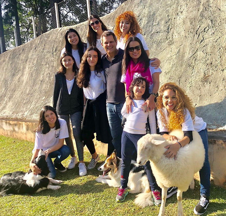 Família e equipe em uma atividade da ZooFoz